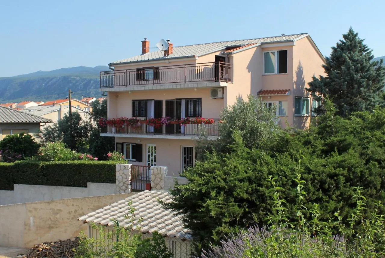 Apartments With A Parking Space Novi Vinodolski - 5587