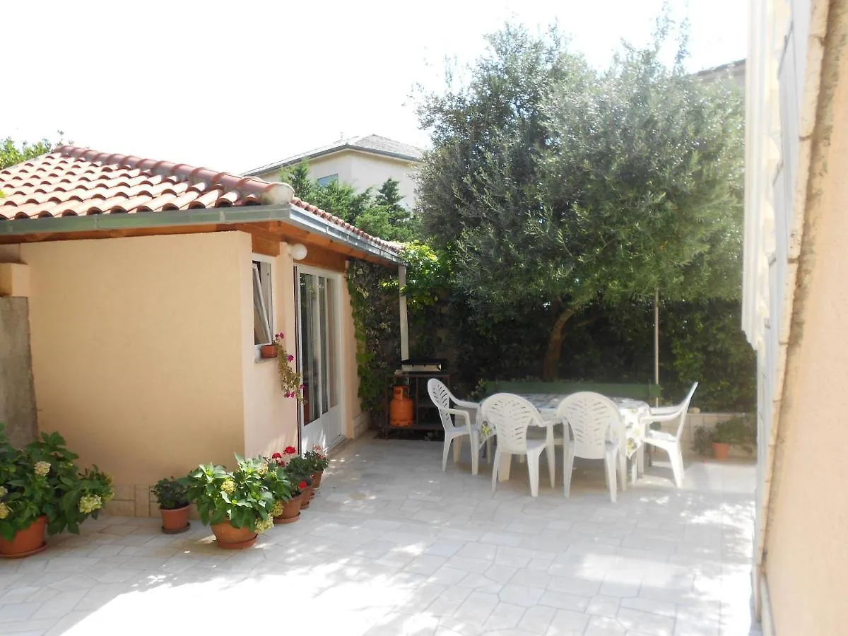 Apartments With A Parking Space Novi Vinodolski - 5587