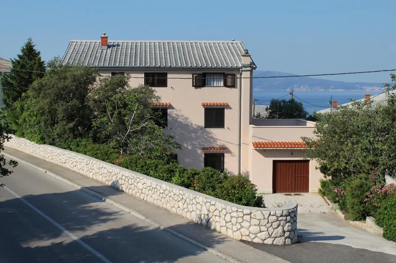 Apartments With A Parking Space Novi Vinodolski - 5587