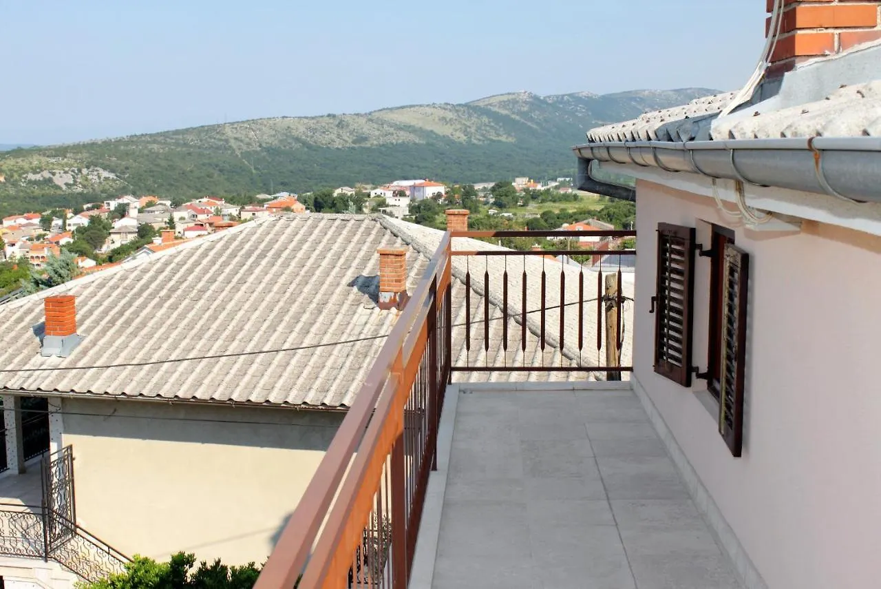 Apartments With A Parking Space Novi Vinodolski - 5587