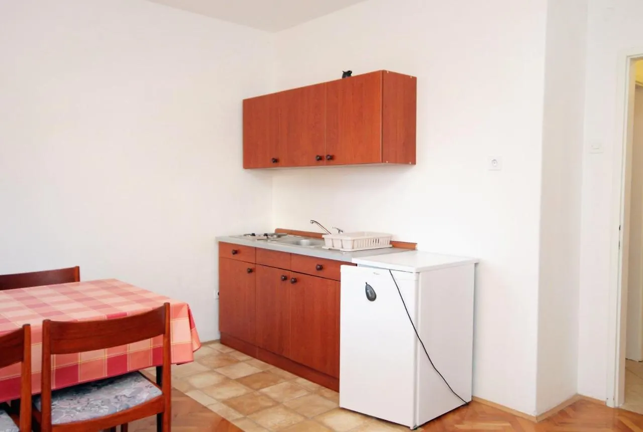 Apartments With A Parking Space Novi Vinodolski - 5587 0*,  Croaţia