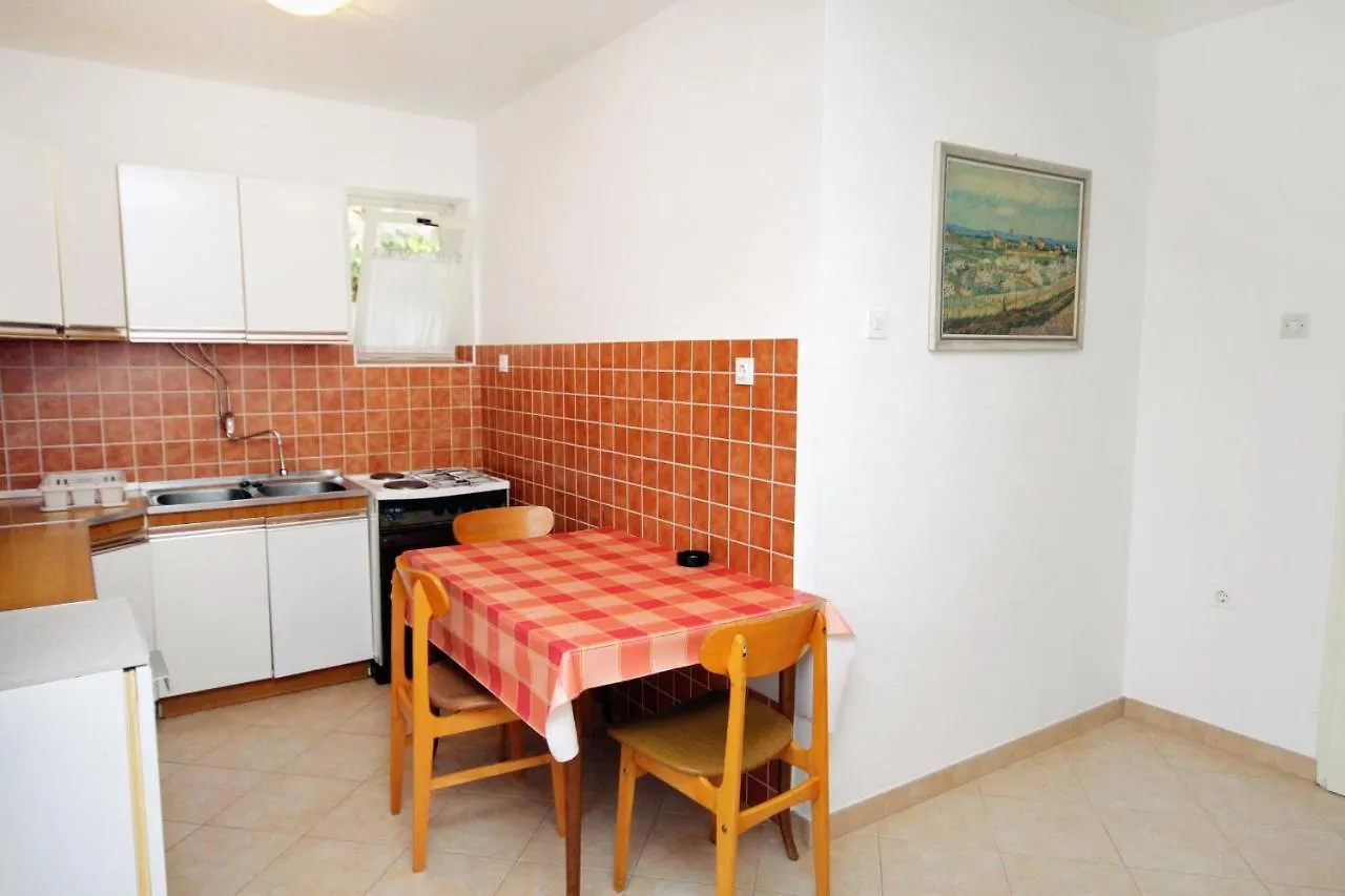 Apartments With A Parking Space Novi Vinodolski - 5587