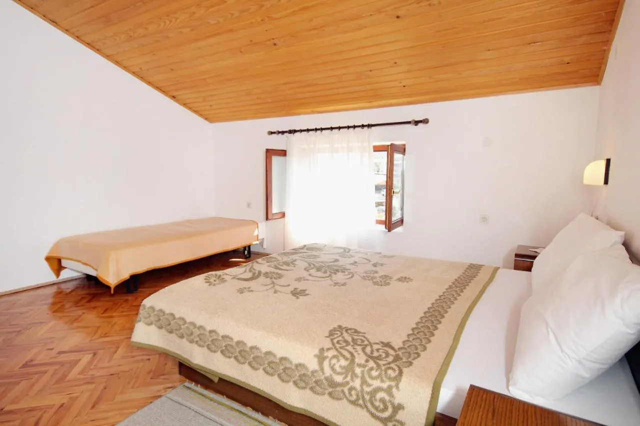Apartments With A Parking Space Novi Vinodolski - 5587 Croatia